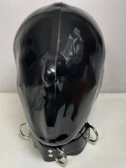 Zwart geringde latex kap